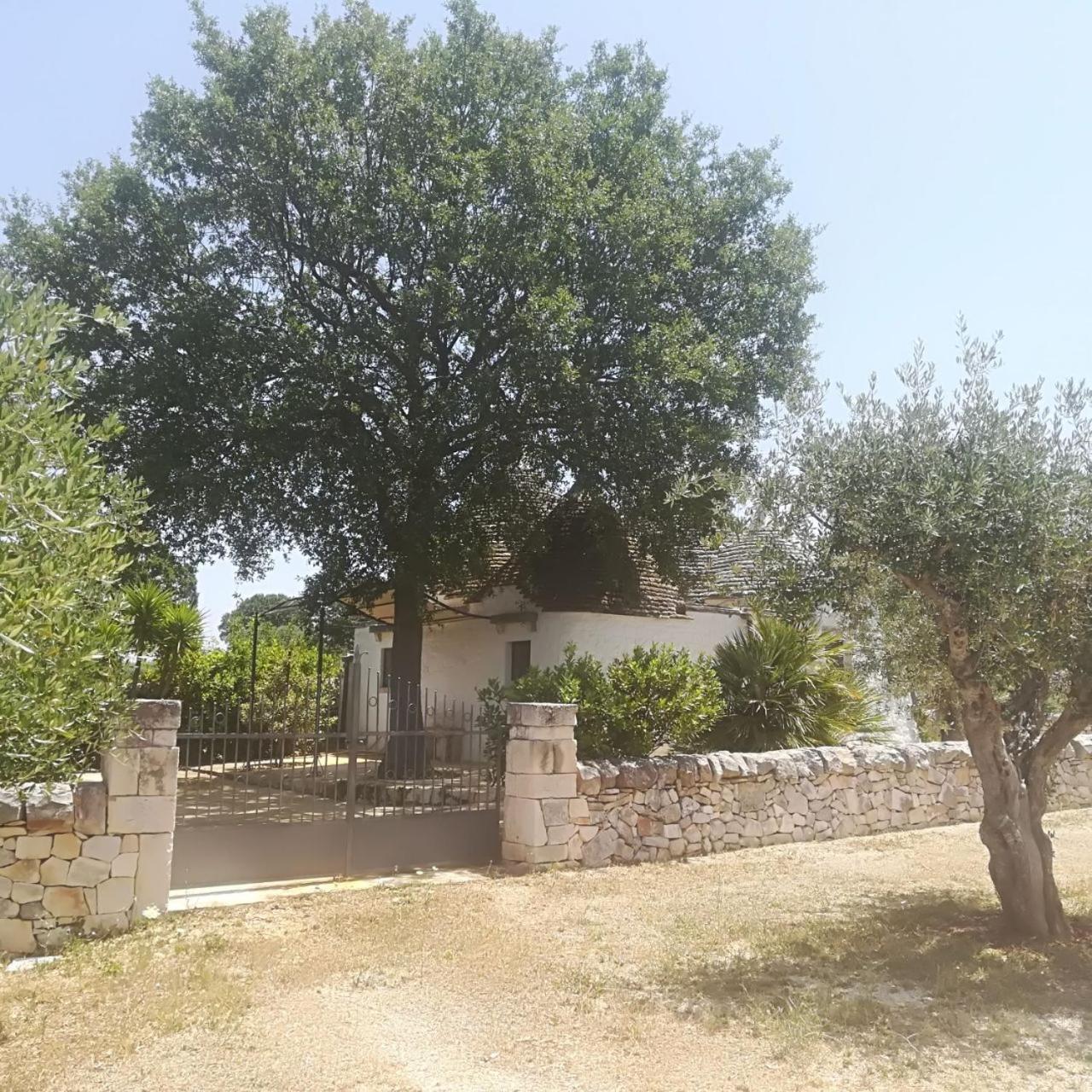 הוילה לוקורוטונדו Trulli Manuela מראה חיצוני תמונה